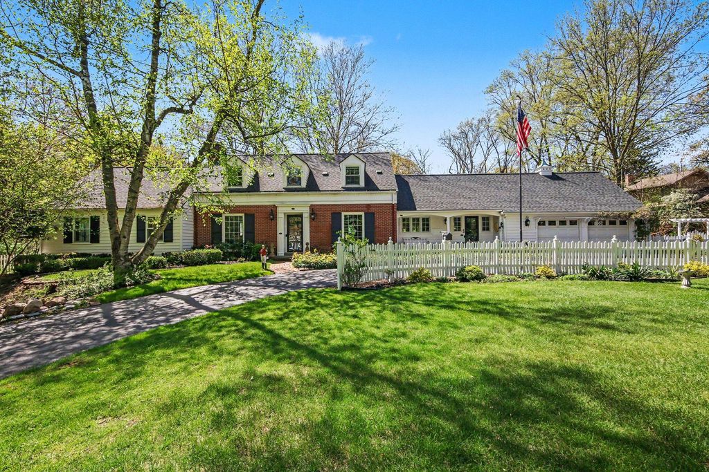 2335 Breton Road SE, Grand Rapids, MI 49546