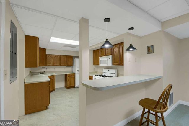 1402 Bromley Drive NE, Snellville, GA 30078