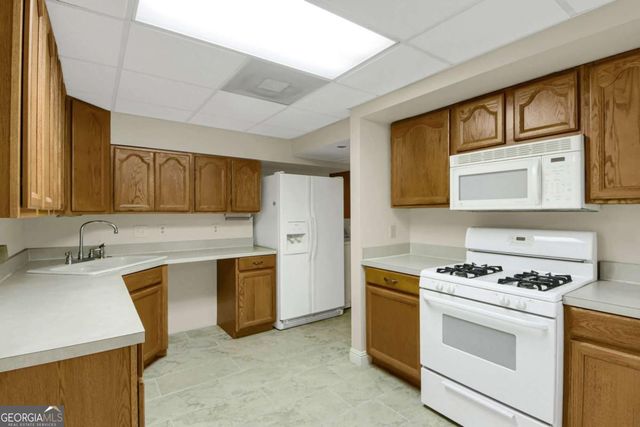 1402 Bromley Drive NE, Snellville, GA 30078