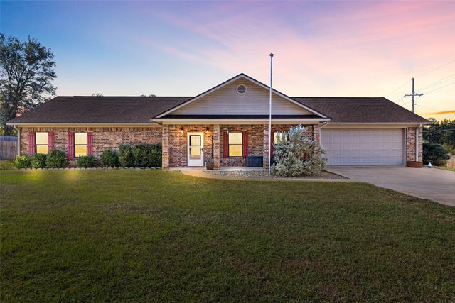 124 Woodpecker Road, Gladewater, TX 75647