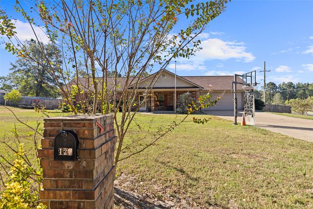 124 Woodpecker Road, Gladewater, TX 75647