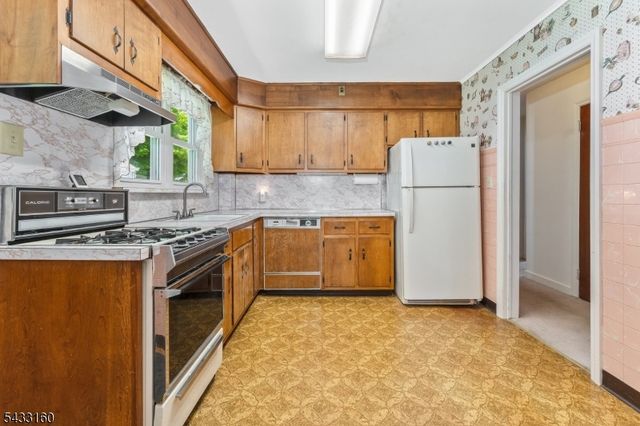 230 Swarthmore Rd, Linden City, NJ 07036