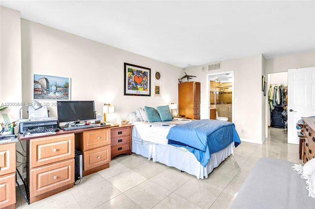 600 Three Islands Blvd 618, Hallandale Beach, FL 33009