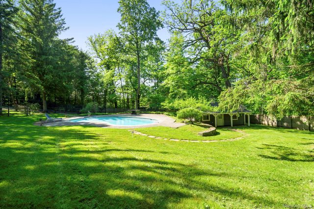 241 W Mt Airy Road, Croton-on-hudson, NY 10520