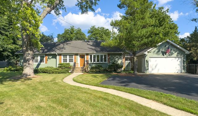 1219 Golf Lane, Wheaton, IL 60189