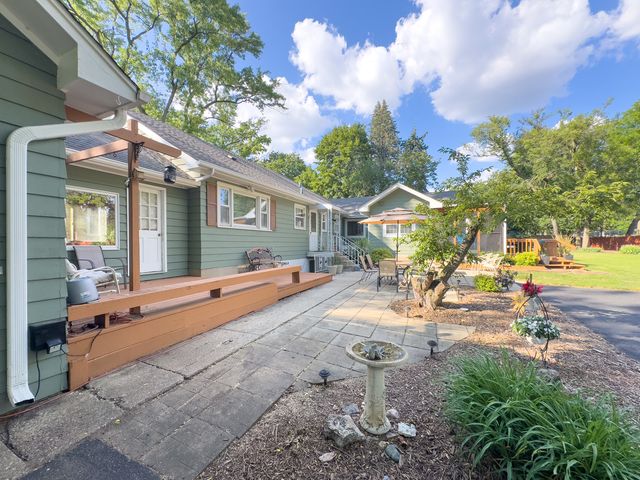 1219 Golf Lane, Wheaton, IL 60189
