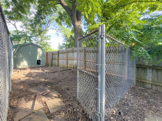 1219 Golf Lane, Wheaton, IL 60189