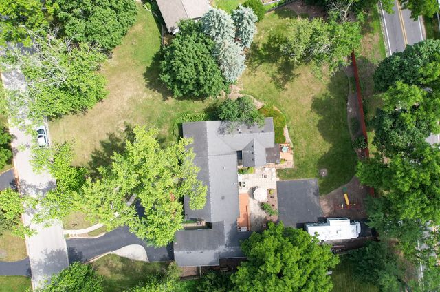 1219 Golf Lane, Wheaton, IL 60189