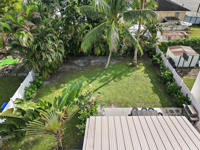 794 NW 45th St, Miami, FL 33127