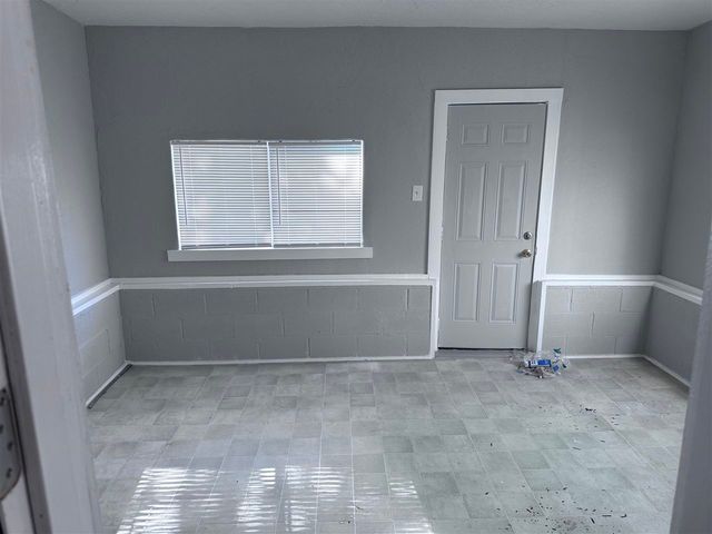 1710 NW KINYON AVE, Lawton, OK 73507