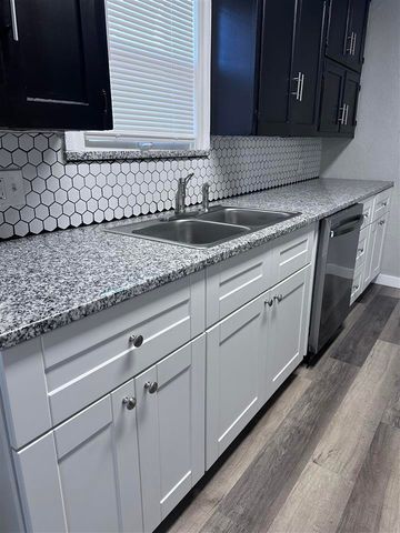 1710 NW KINYON AVE, Lawton, OK 73507