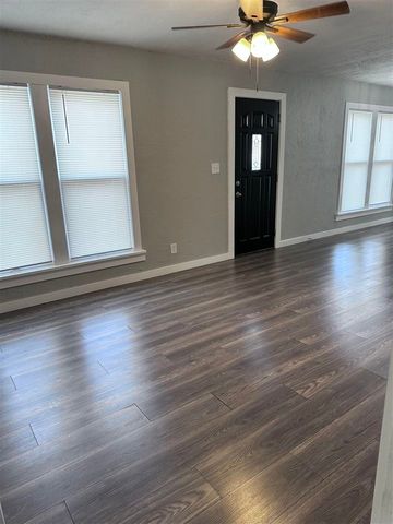 1710 NW KINYON AVE, Lawton, OK 73507