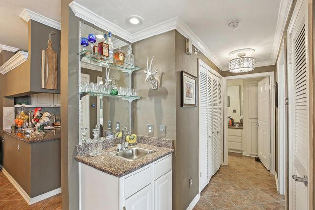 2100 Welch Street C113, Houston, TX 77019