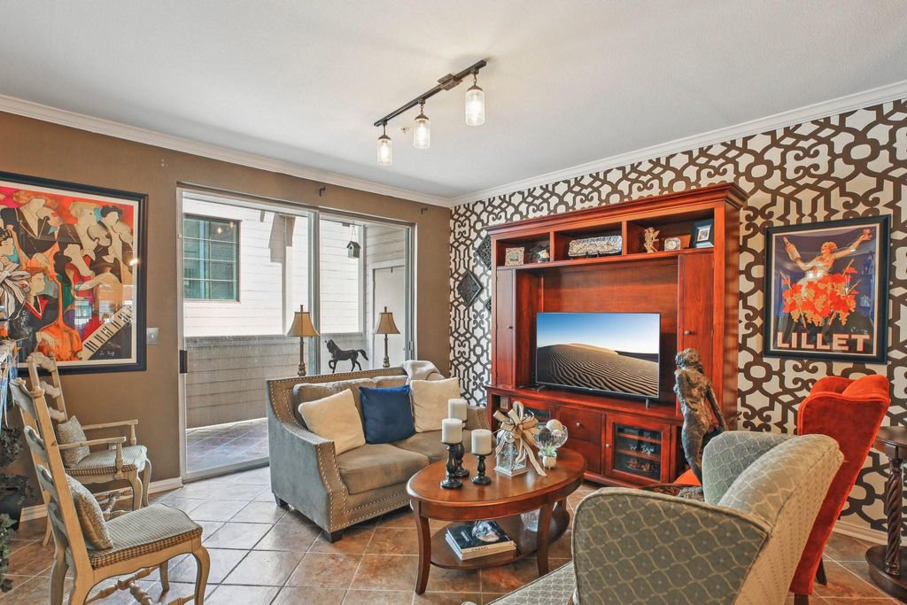 2100 Welch Street C113, Houston, TX 77019