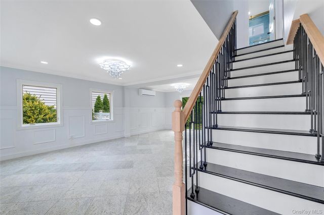 4 Hicks Circle, Hicksville, NY 11801