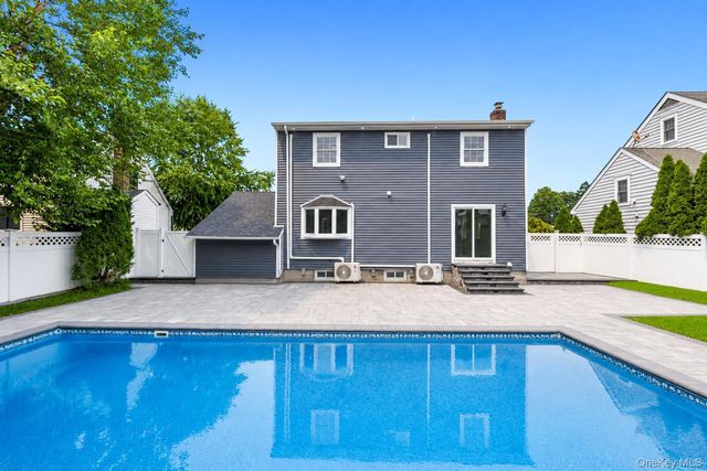 4 Hicks Circle, Hicksville, NY 11801