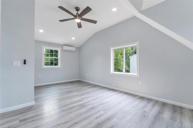 4 Hicks Circle, Hicksville, NY 11801
