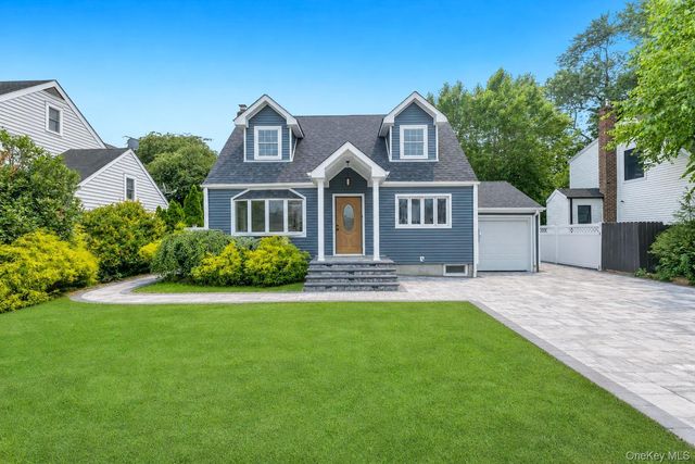 4 Hicks Circle, Hicksville, NY 11801