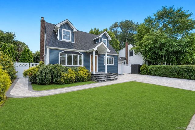4 Hicks Circle, Hicksville, NY 11801