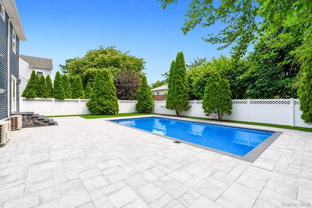 4 Hicks Circle, Hicksville, NY 11801