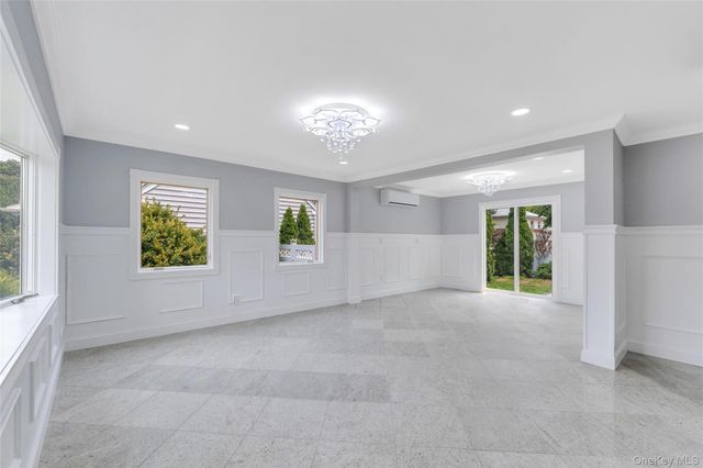 4 Hicks Circle, Hicksville, NY 11801
