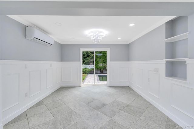 4 Hicks Circle, Hicksville, NY 11801