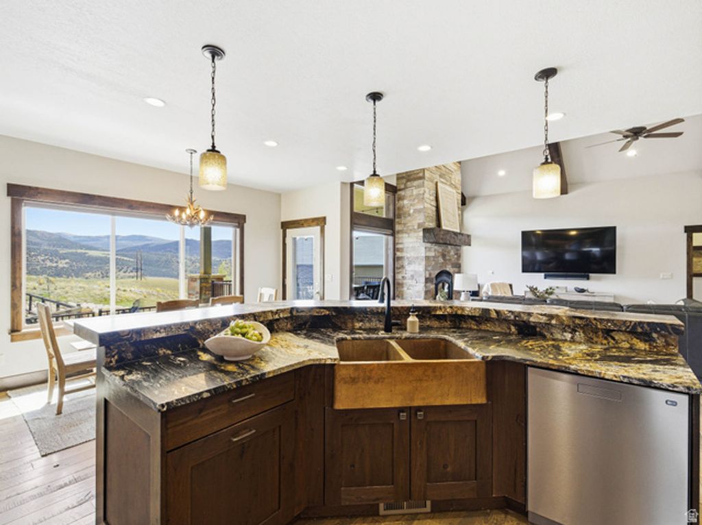 Image 17 of property listing at 402 SHADOW HILL RD, Wanship, UT 84017