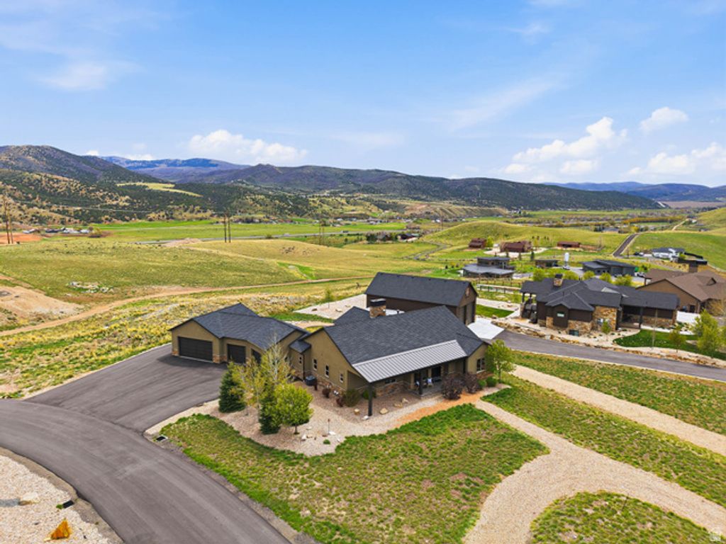 Image 3 of property listing at 402 SHADOW HILL RD, Wanship, UT 84017