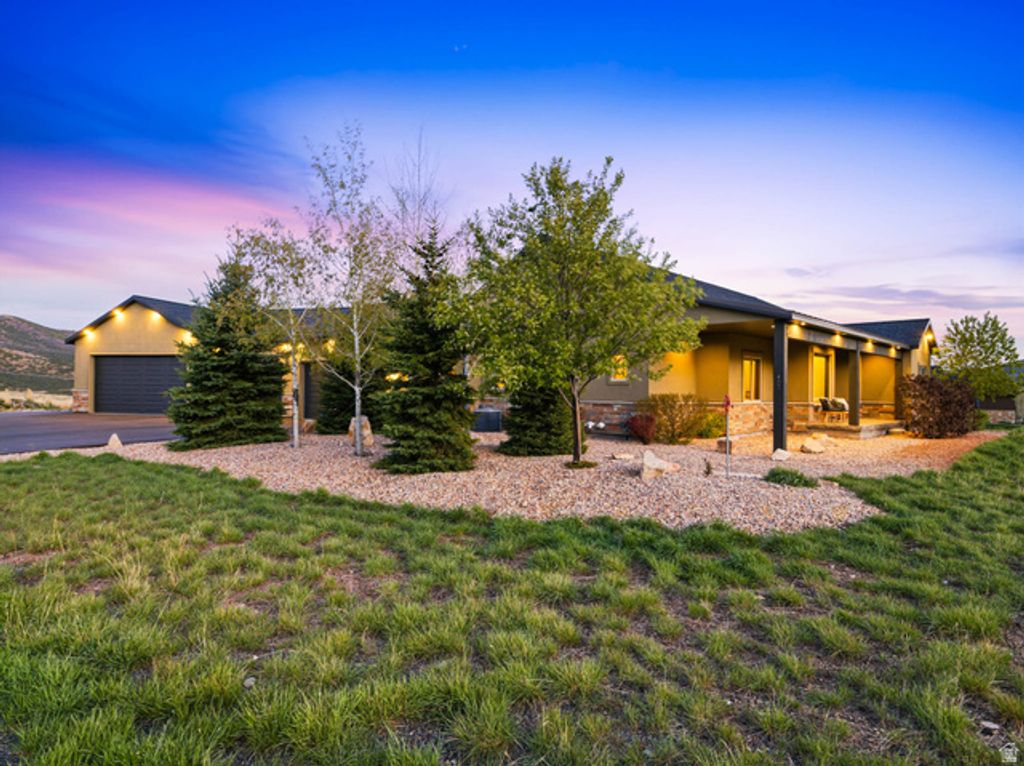 Image 4 of property listing at 402 SHADOW HILL RD, Wanship, UT 84017