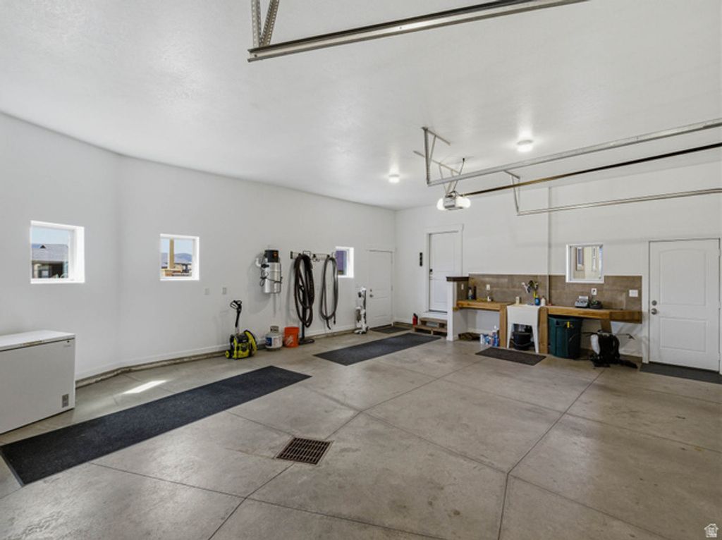 Image 65 of property listing at 402 SHADOW HILL RD, Wanship, UT 84017