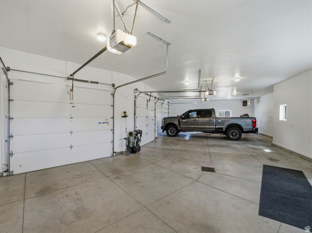 Image 66 of property listing at 402 SHADOW HILL RD, Wanship, UT 84017