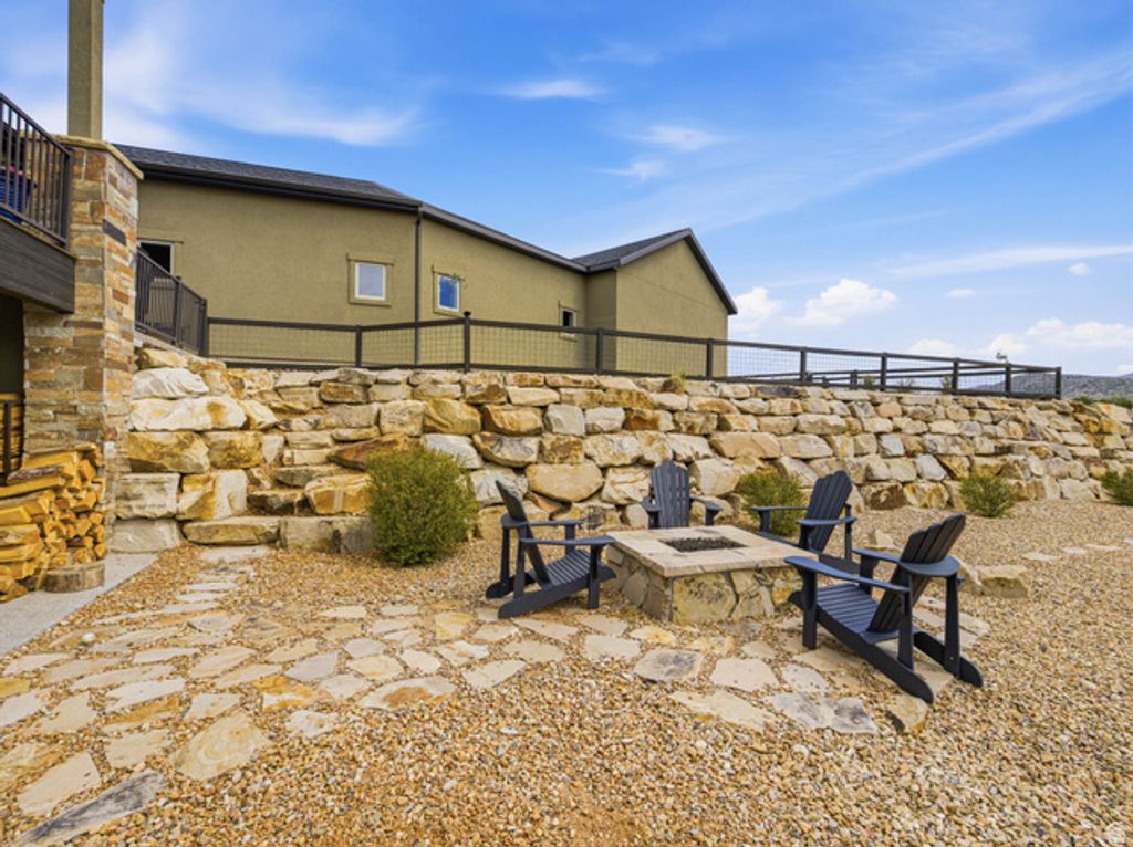 Image 73 of property listing at 402 SHADOW HILL RD, Wanship, UT 84017