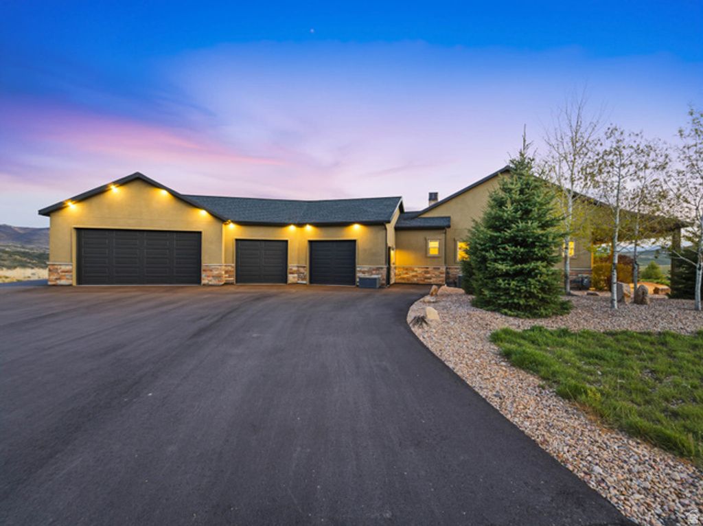 Image 86 of property listing at 402 SHADOW HILL RD, Wanship, UT 84017