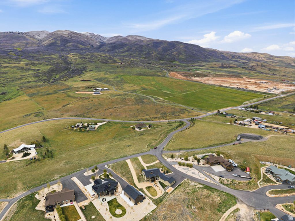 Image 92 of property listing at 402 SHADOW HILL RD, Wanship, UT 84017