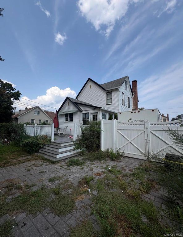 38 Jackson Avenue, Bayville, NY 11709 — photo 2