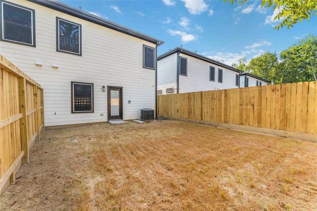 6736 Paris Street, Houston, TX 77021