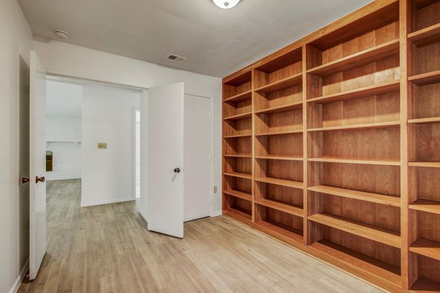 9913 Oak Hollow DR, Austin, TX 78758