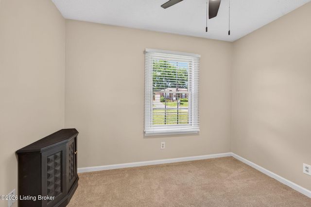 10902 Conti Ln, Jeffersontown, KY 40299