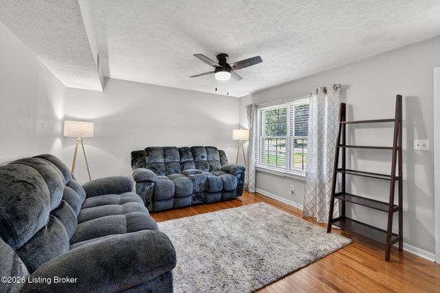 10902 Conti Ln, Jeffersontown, KY 40299