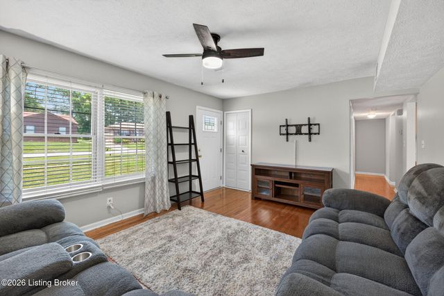 10902 Conti Ln, Jeffersontown, KY 40299