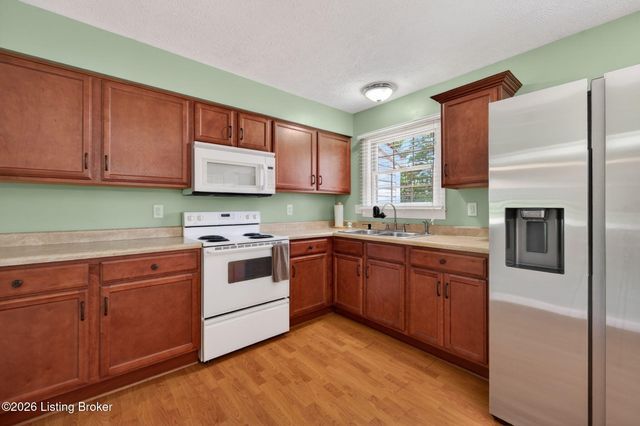 10902 Conti Ln, Jeffersontown, KY 40299