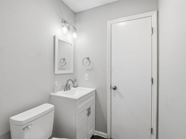 90 Fall DR, Collinsville, VA 24078