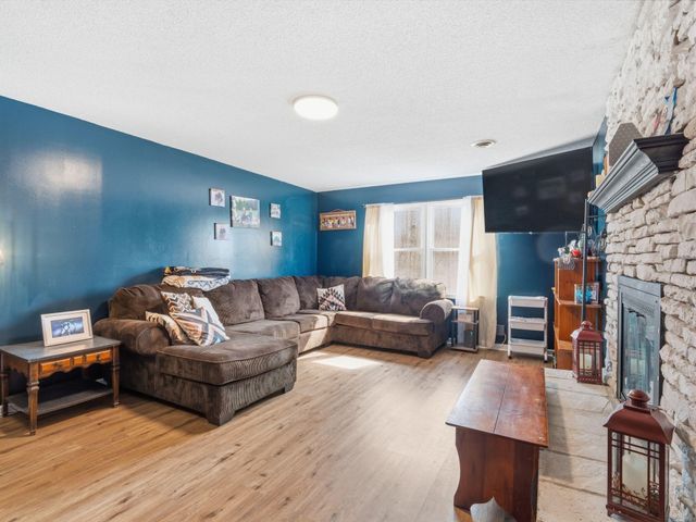 90 Fall DR, Collinsville, VA 24078