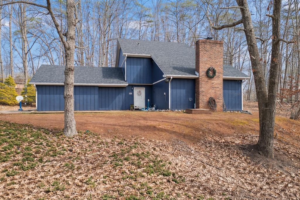 90 Fall DR, Collinsville, VA 24078