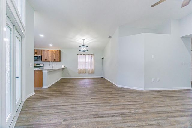 301 SUGAR CREEK DRIVE, Plant City, FL 33563