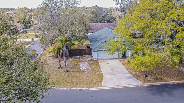 301 SUGAR CREEK DRIVE, Plant City, FL 33563