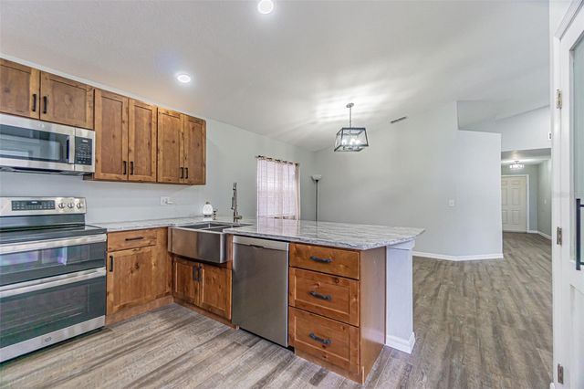 301 SUGAR CREEK DRIVE, Plant City, FL 33563