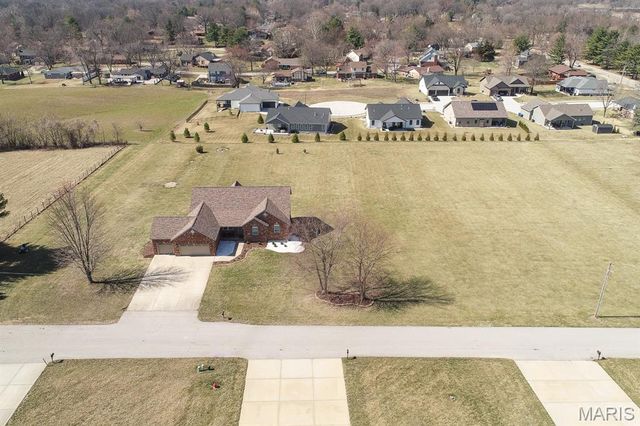 5 Pioneer Trail, Glen Carbon, IL 62034