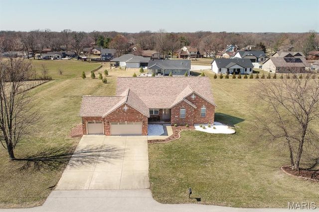 5 Pioneer Trail, Glen Carbon, IL 62034