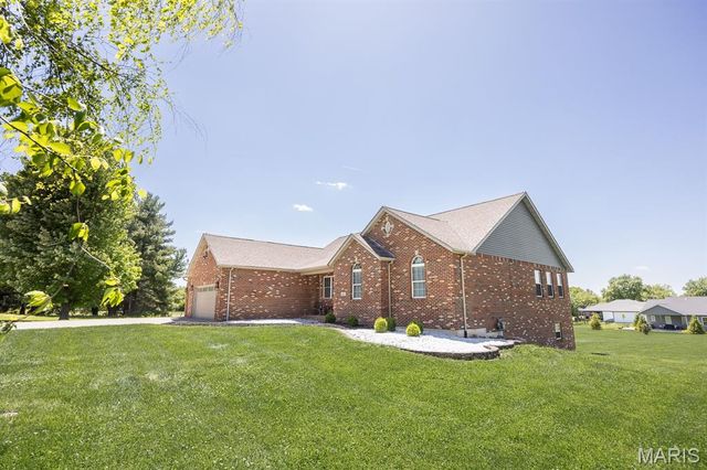 5 Pioneer Trail, Glen Carbon, IL 62034